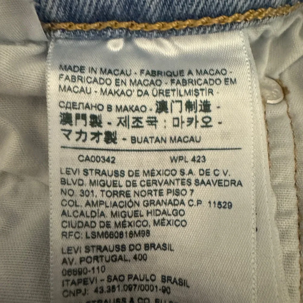 Levis light wash